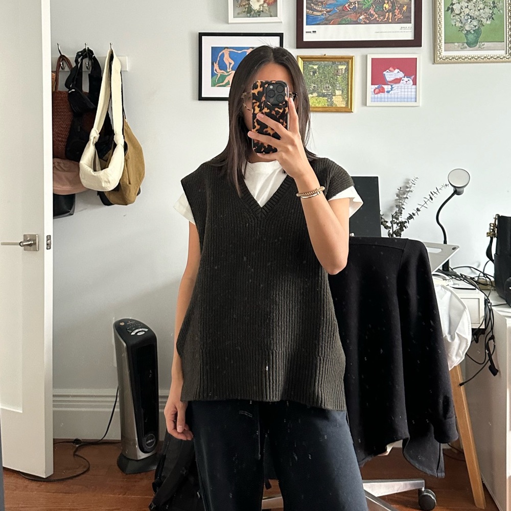 OLIVE GREEN SWEATER VEST